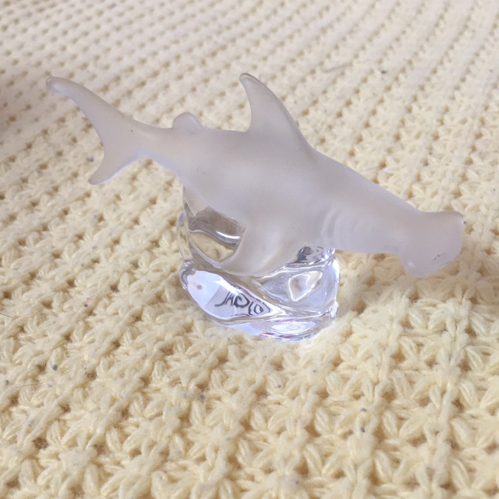 Glass hammer head shark figurine. 🦈